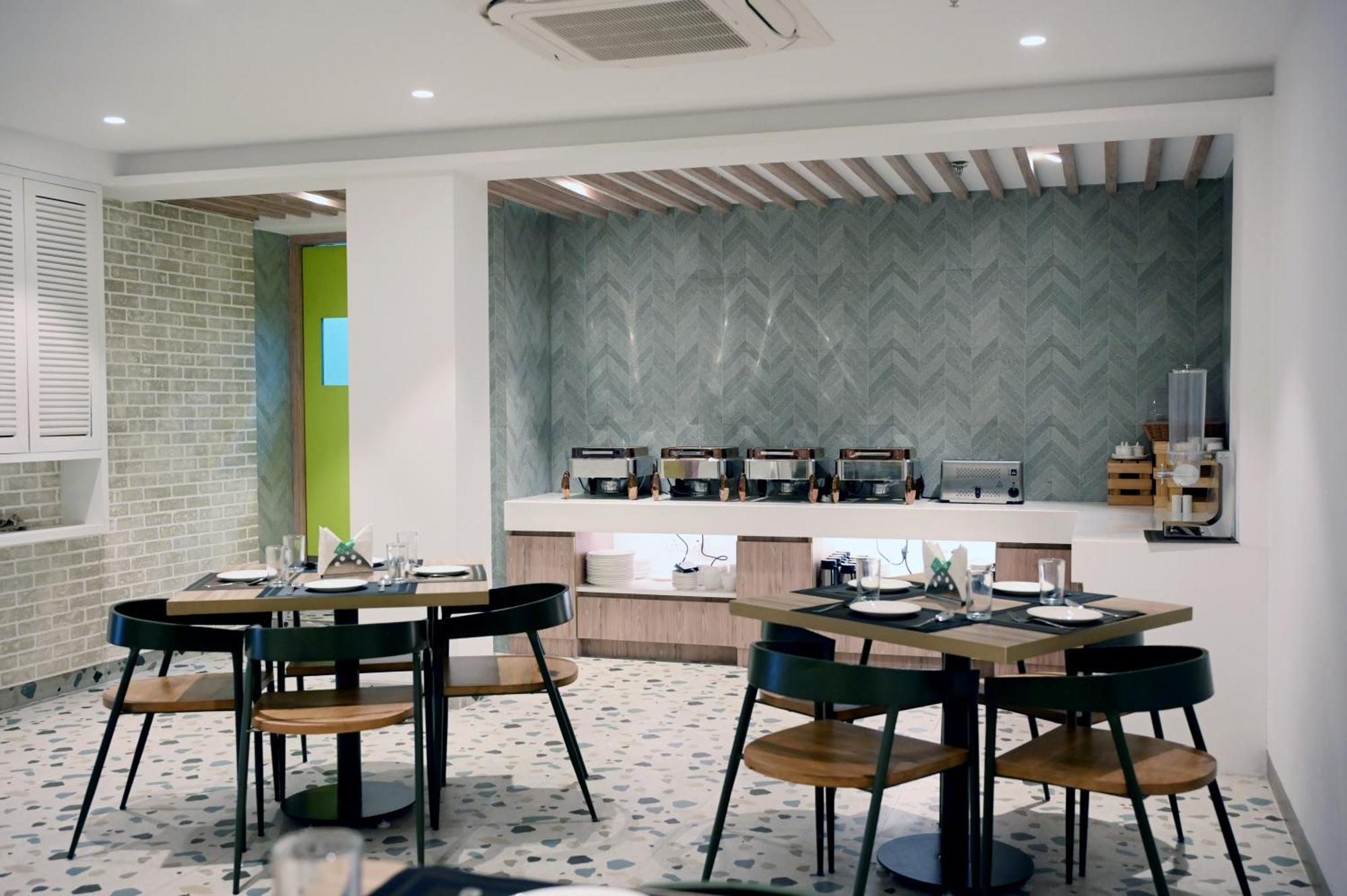 Hotel Le Roi Express Karol Bagh Delhi  Extérieur photo